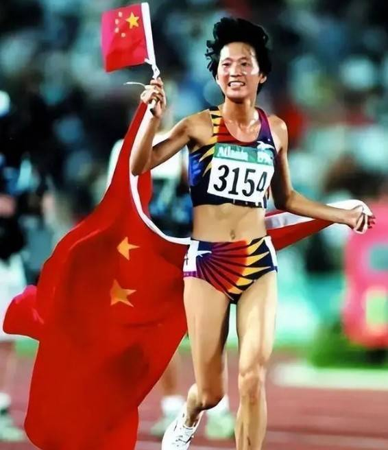 奥运冠军王军霞：退役后移居美国，三个孩子三个爹，如今活成了这样|亚特兰大奥运会|婚姻|家庭|奥运会|赛场_新浪体育_新浪新闻